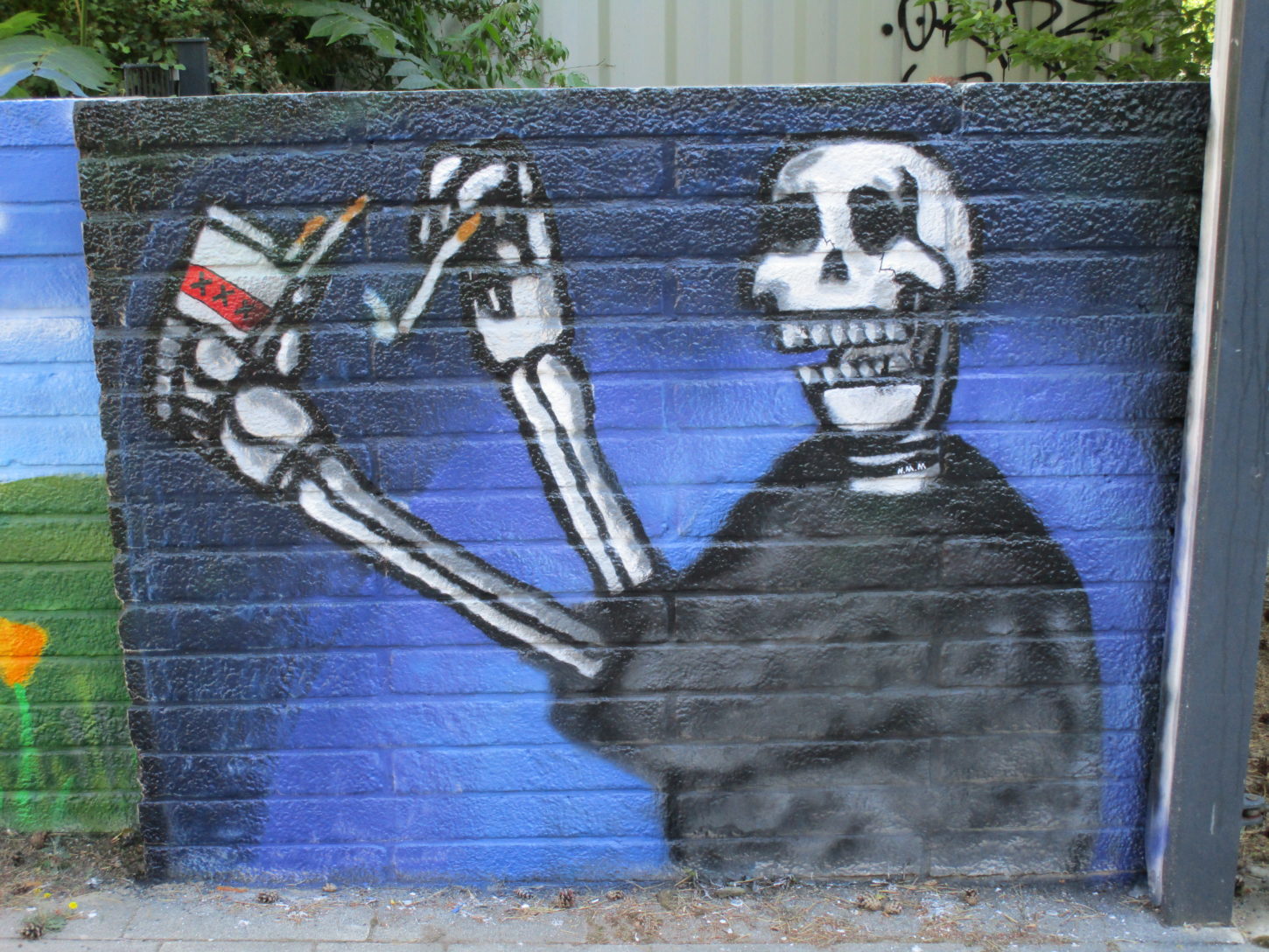 Graffiti am Eingang der Oberschule Theodor Fontane. Foto KIS/ Markus Klier