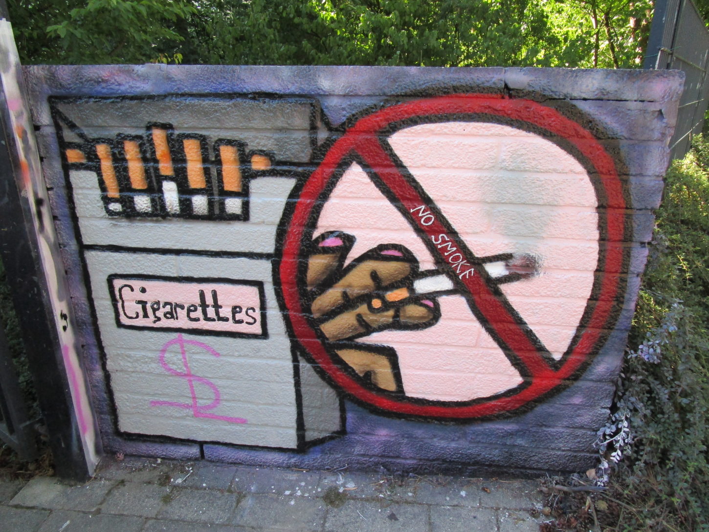 Graffiti am Eingang der Oberschule Theodor Fontane. Foto KIS/ Markus Klier