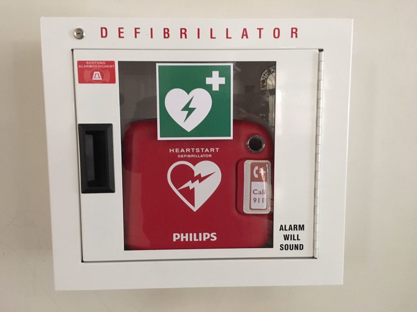 Defibrillator im Rathaus