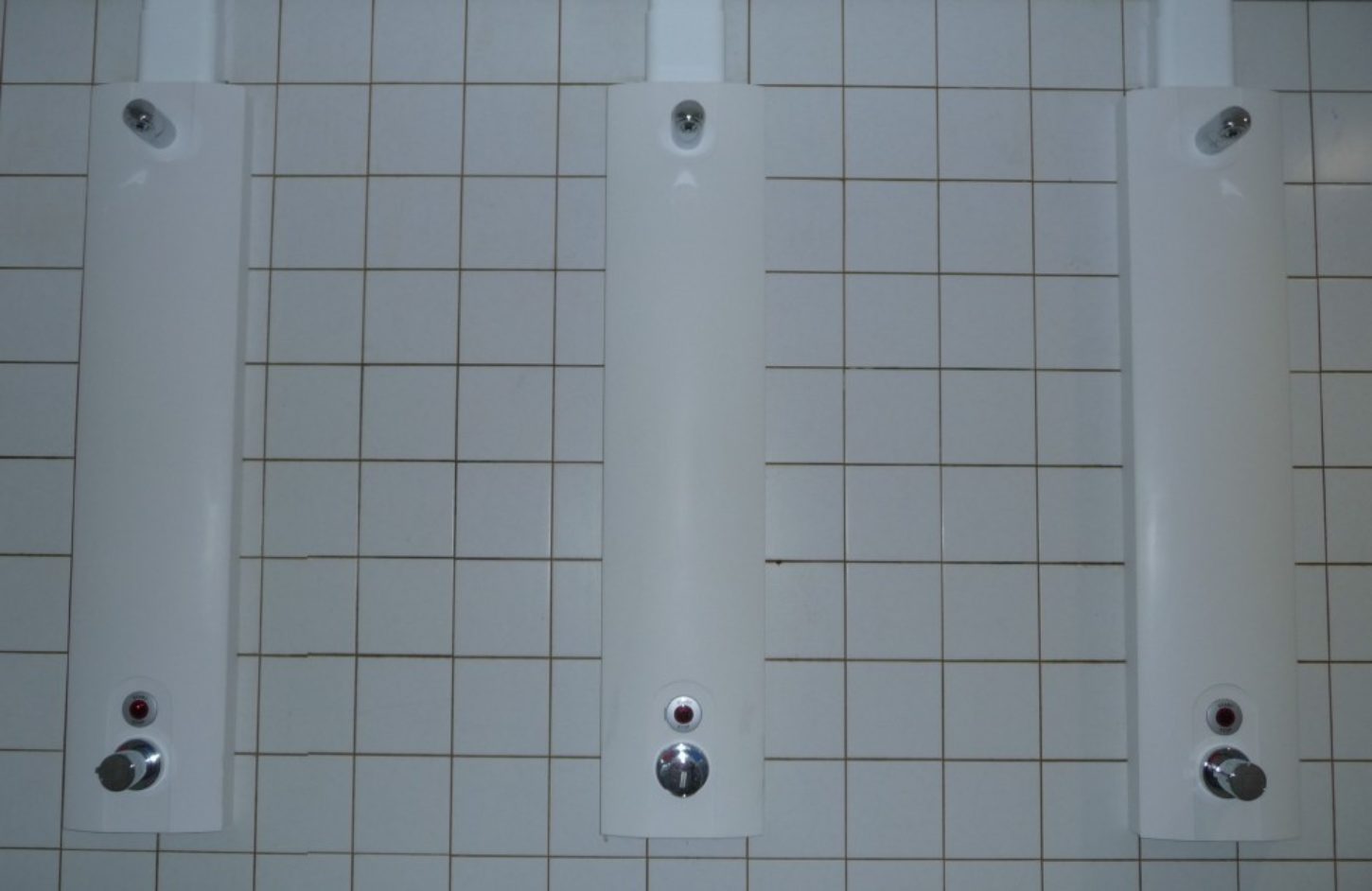 Neue Duschpaneele für die Gesamtschule 46